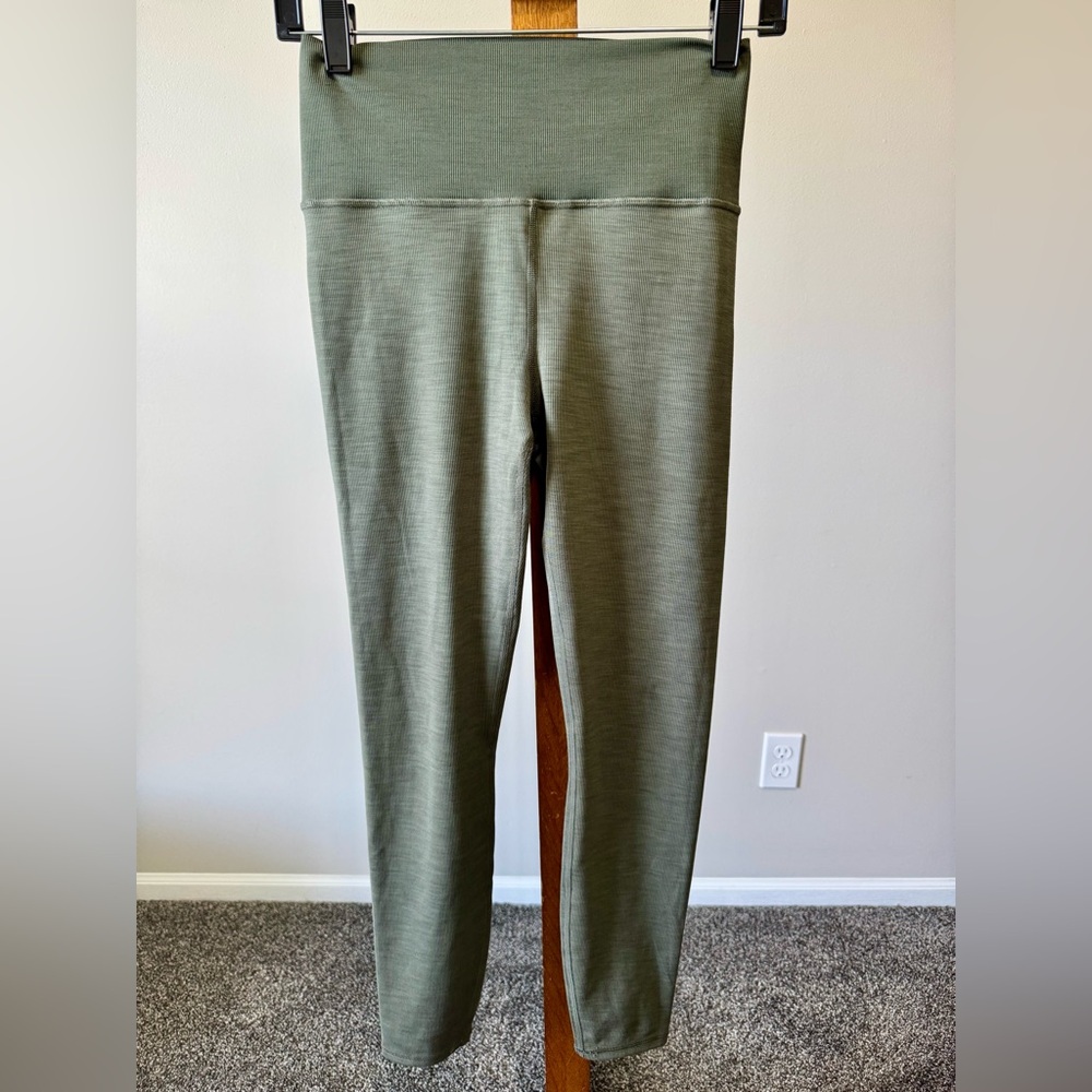 Vuori Women’s Clean Elevation Leggings Forest/Sage Green Size Small
